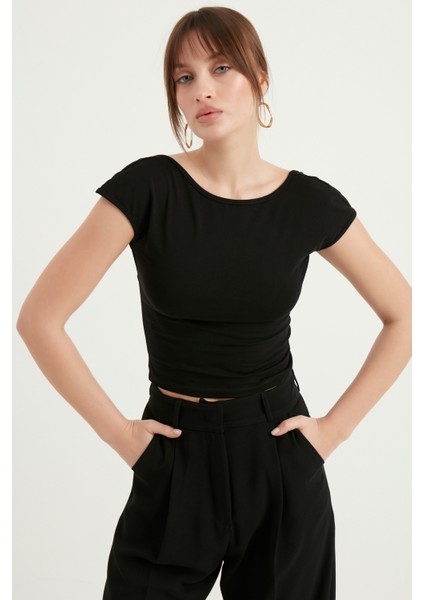 Sırtı Açık Süprem Tişört fırsatları