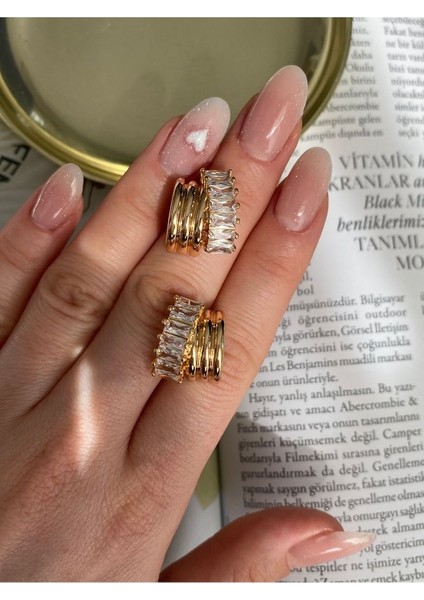 Sıralı Baget Taşlı Altın Kaplama Kadın Küpe Çifti fırsatları