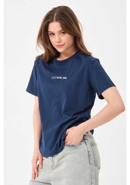 Kadın Just Strong Yazı Baskı Detaylı Rahat Kesim T-Shirt