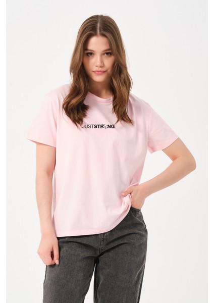 Kadın Just Strong Yazı Baskı Detaylı Rahat Kesim T-Shirt fiyatları
