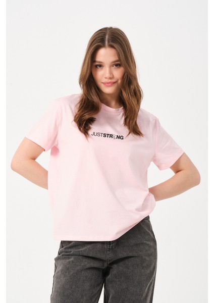 Kadın Just Strong Yazı Baskı Detaylı Rahat Kesim T-Shirt modelleri