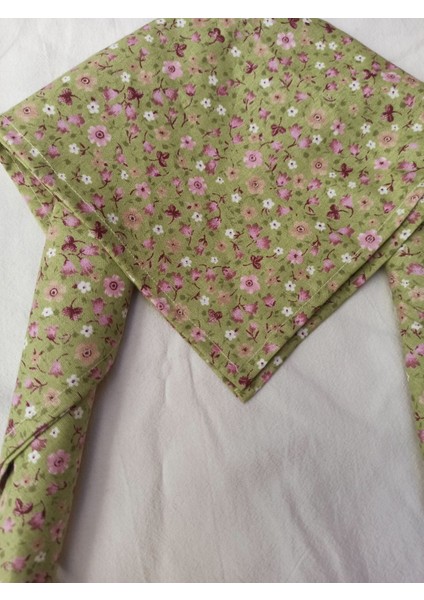 Çiçek Desenli Bandana fırsatları