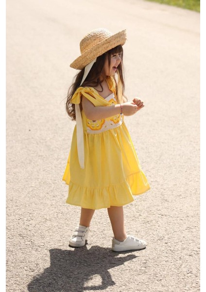 Kız Çocuk Motifli Dokuma Elbise