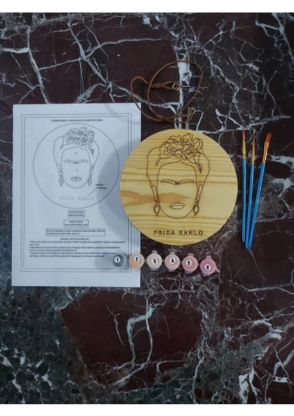 Frida Kahlo Doğal Amerikan Çamı Ahşap Boyama Seti 19 cm Çap 2.5 cm Kalınlık fiyatları