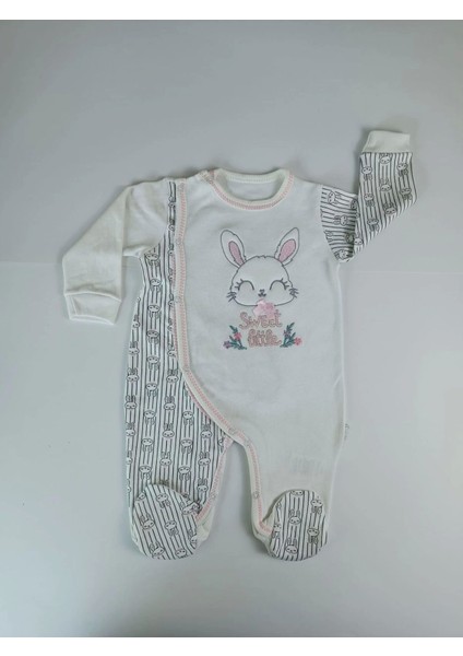 Minik Tavşan Nakışlı Boydan Çıtçıt Kapamalı Kız Erkek Bebek Tulumu Ekru