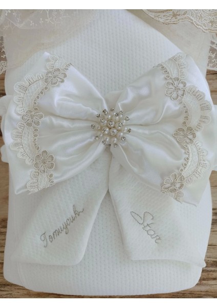 Yenidoğan Sahra Taç Nakışlı Plazma Taşlı Güpürlü Fiyonklu Duvaklı Trilüks Kundak Bebek Battaniyesi Ekru modelleri