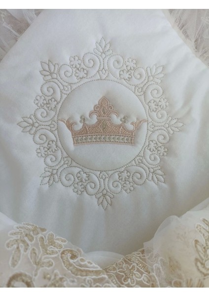 Yenidoğan Sahra Taç Nakışlı Plazma Taşlı Güpürlü Fiyonklu Duvaklı Trilüks Kundak Bebek Battaniyesi Ekru fırsatları