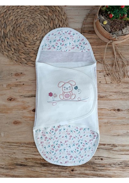 Yenidoğan Tavşan Show Nakışlı Çıt Çıt Kapamalı Bebek Kundak Ekru