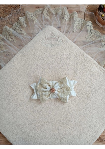 Yenidoğan Kuzulu Taç Nakış Güpürlü Fiyonklu Duvaklı Prizma Taş Kundak Bebek Battaniyesi Ekru fırsatları