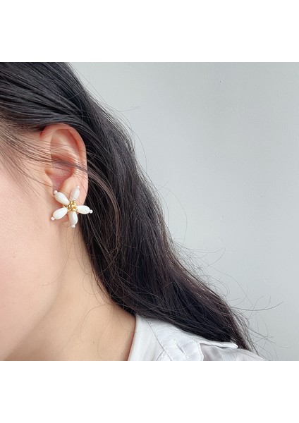 Premium Kabuk Çiçek Saplama Küpe, Şık ve Çok Yönlü (Yurt Dışından) modelleri