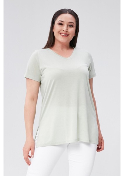 Büyük Beden V Yaka Yırtmaçlı Pamuk Basic Tshirt-Nil Yeşili