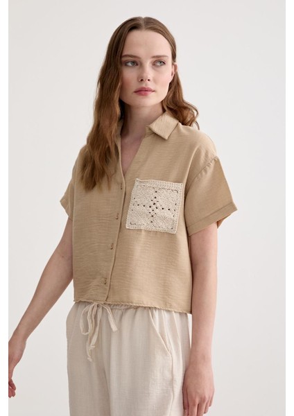 Kadın Keten Dantel Detaylı Kısa Kol Camel Gömlek VVK47031