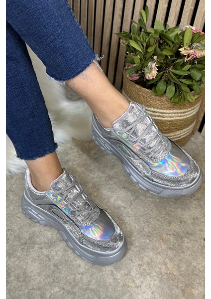 Günlük Kadın Spor Ayakkabı Yüksek Taban 6 cm Sneaker Siyah - Beyaz - Bej - Rugan - Süet 001 fırsatları