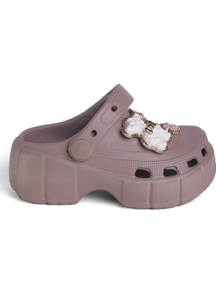 Kuzu Aksesuar Detaylı Crocs Terlik modelleri