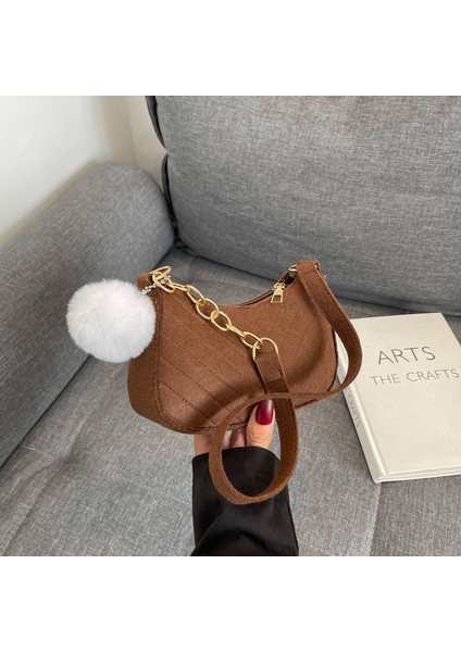 Dış Ticaret Moda Rahat Kürk Topu Kadın Çantası 2025 Taze Retro Crossbody Çanta Mizaç Moda Tek Omuz Yabancı Stil Küçük Kare Çanta (Yurt Dışından)