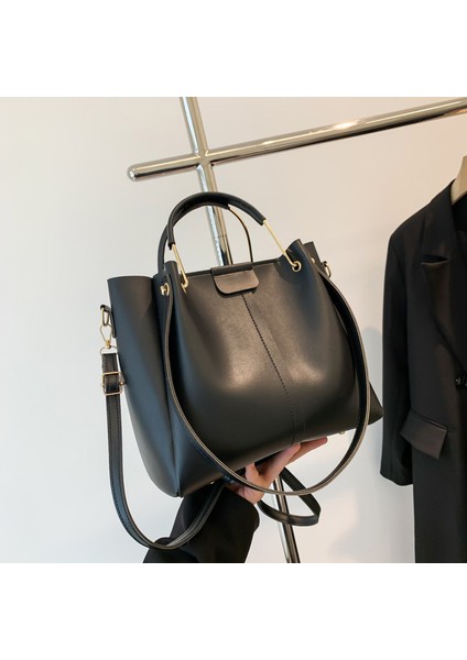 Büyük Kapasiteli Çanta Kadın Çantası 2024 Yeni Moda Moda Sonbahar ve Kış Geniş Bant Crossbody Çanta Omuz El Çantası (Yurt Dışından) fırsatları