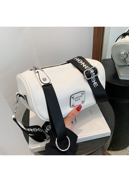 Kadınlar Için Bu Yılın Popüler Çantaları 2024 Yeni Moda Çok Yönlü Batı Tarzı Eyer Çantası Geniş Omuz Crossbody Çanta Yastık Çantası (Yurt Dışından) fiyatları