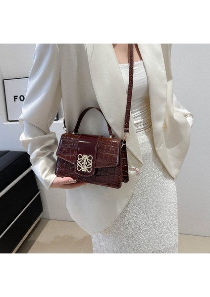 Kadınlar Için Bahar Moda Retro Çapraz Vücut Küçük Çanta 2024 Yeni Stil Moda Niş Kadın Omuz Baget Çanta (Yurt Dışından) fırsatları