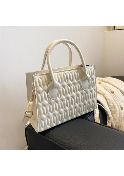 Yeni Kadın Çantası 2024 Sonbahar Yeni Moda Kişilik Çanta Katlama Crossbody Çanta Nakış Tarzı Omuz Çantası (Yurt Dışından) fiyatları