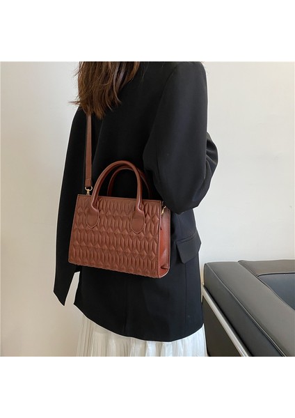 Yeni Kadın Çantası 2024 Sonbahar Yeni Moda Kişilik Çanta Katlama Crossbody Çanta Nakış Tarzı Omuz Çantası (Yurt Dışından) indirimleri