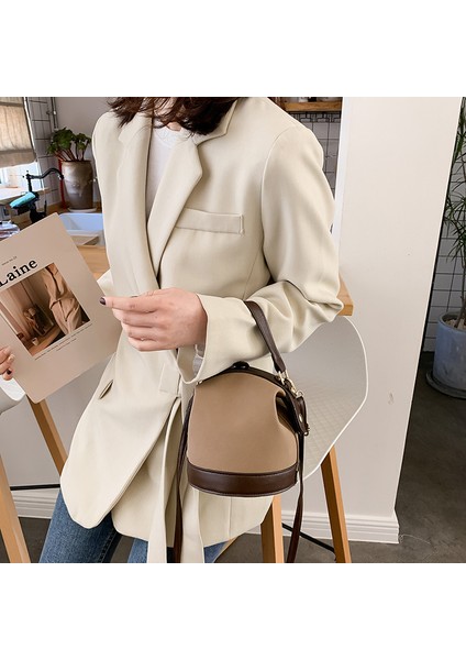 Kadınlar Için Kore Tarzı Küçük Çanta 2024 Yeni Sonbahar ve Kış Moda Taşınabilir Buzlu Omuz Çantası Yabancı Stil Crossbody Kova Çanta (Yurt Dışından) indirimleri