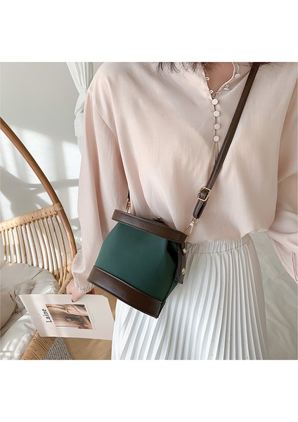 Kadınlar Için Kore Tarzı Küçük Çanta 2024 Yeni Sonbahar ve Kış Moda Taşınabilir Buzlu Omuz Çantası Yabancı Stil Crossbody Kova Çanta (Yurt Dışından)