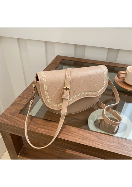 2024 Yeni Moda Moda Omuz Çantası Eşkenar Dörtgen Nakış Eyer Çantası Kadın Basit Niş Doku Crossbody Çanta (Yurt Dışından) modelleri