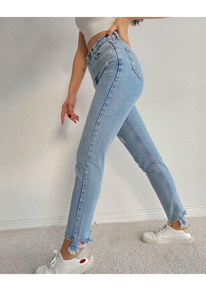 Kadın Lazer Kesim Paça Püsküllü Mom Kot Pantolon Buz Mavi fiyatları