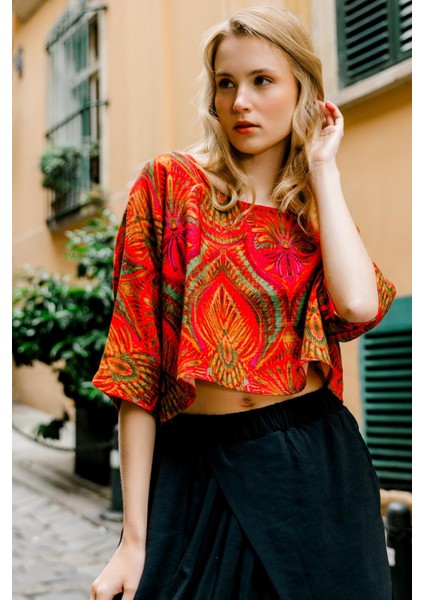 Kayık Yaka Düşük Omuz Salaş Crop Bluz