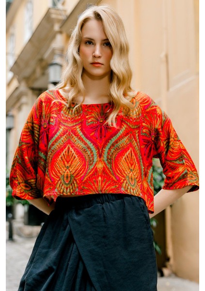 Kayık Yaka Düşük Omuz Salaş Crop Bluz fiyatları