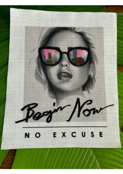 23 x 18 cm Keten Renkli Gözlüklü Kız Arma Dikiş Aksesuarı