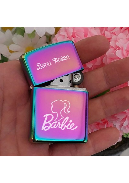 Kişiye Özel Isimli Benzinli Zippo Çakmak Pembe Barbie Tasarım