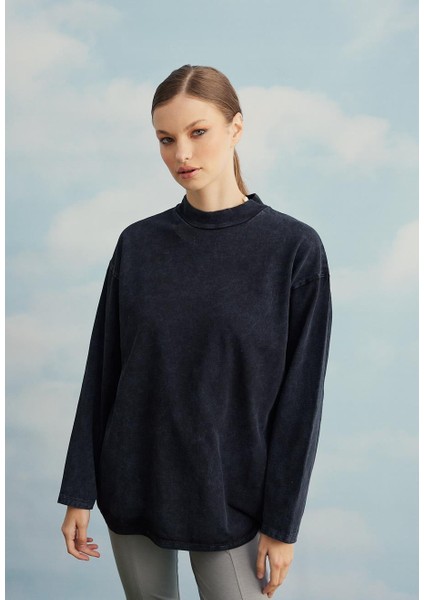 Kadın Siyah Renk Eskitme Görünümlü Sweatshirt