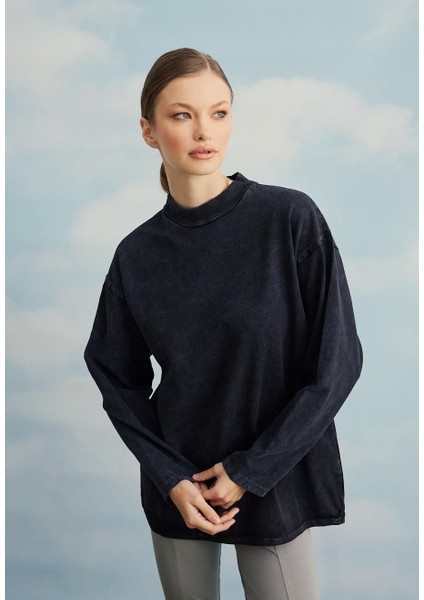 Kadın Siyah Renk Eskitme Görünümlü Sweatshirt fiyatları
