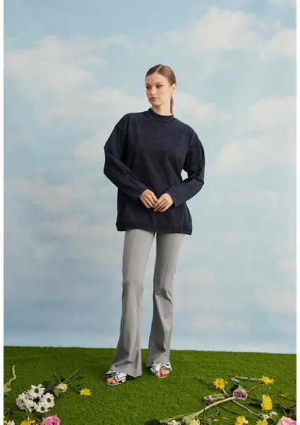 Kadın Siyah Renk Eskitme Görünümlü Sweatshirt fırsatları