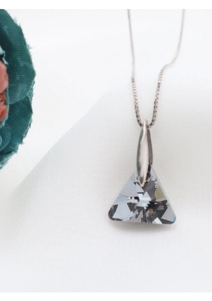 Gri Swarovski Taşlı Üçgen Kolye fiyatları