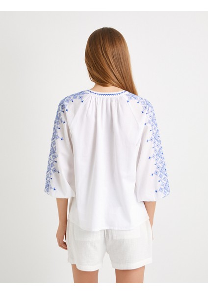 Etnik Nakışlı Bluz Yakası Püskül Detaylı fırsatları