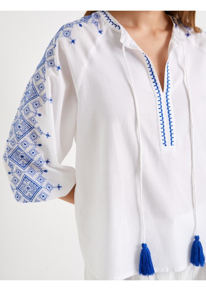 Etnik Nakışlı Bluz Yakası Püskül Detaylı indirimleri