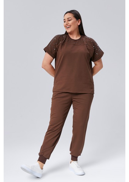 Kadın Büyük Beden Taş ve Boncuk Detaylı Kısa Kollu Yazlık Kahve Eşofman Takımı