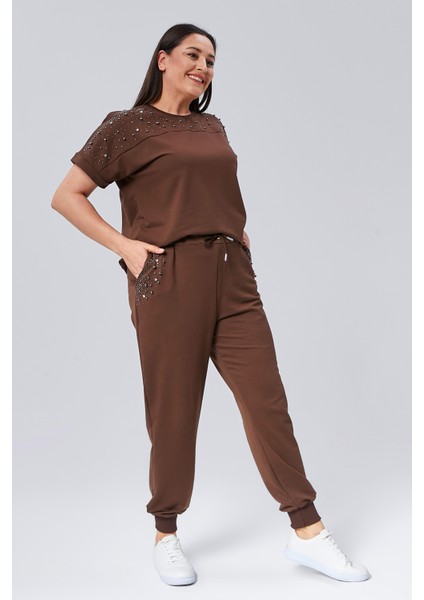 Kadın Büyük Beden Taş ve Boncuk Detaylı Kısa Kollu Yazlık Kahve Eşofman Takımı modelleri
