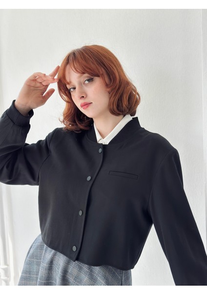 Omuzları Vatkalı Bomber Kısa Ceket Kadın Siyah