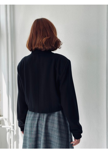 Omuzları Vatkalı Bomber Kısa Ceket Kadın Siyah fırsatları