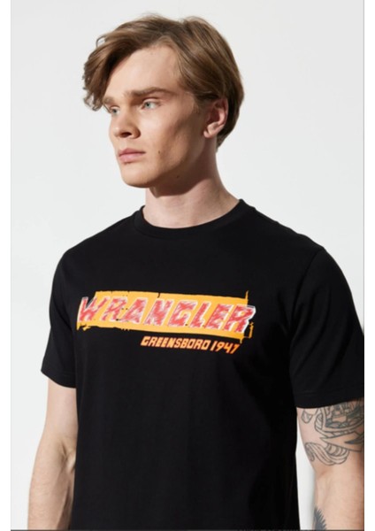 W231257001 Siyah Wrangler Baskılı Bisiklet Yaka Erkek T-Shirt fırsatları
