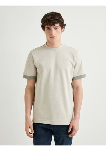 Bisiklet Yaka Tişört Kumaş Detaylı Kısa Kollu