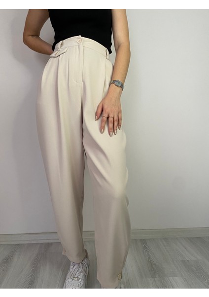Paçası Düğme Detaylı Krem Pantolon