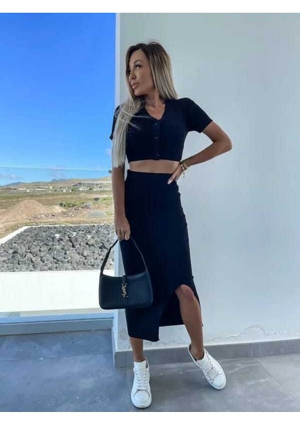 Kadın Üst Kısa Kollu Düğmeli Crop, Alt Yırtmaçlı Etek Triko Takım modelleri