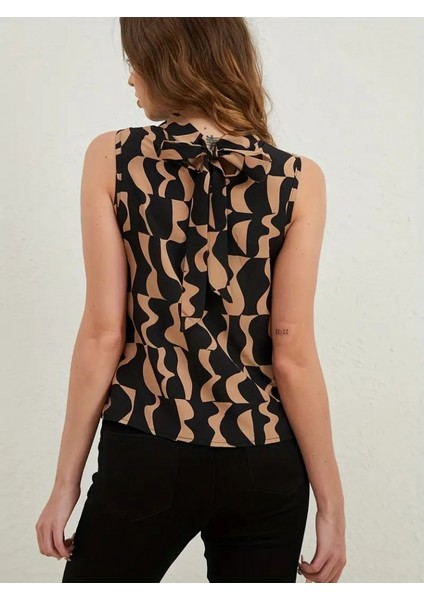Kadın Kolsuz Balıkçı Yaka Boyundan Bağlamalı Dalga Desen Bluz modelleri