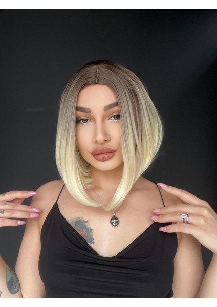 Perçemsiz Bob Kesim Tepe Kısmı Cilt Görünümlü Medikal Peruk Kumral Ombreli modelleri