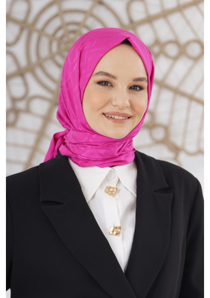 Scarf Floş Jakar Serisi Logo Desen Şal