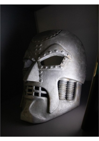 Doctor Doom Maskesi Giyilebilir modelleri